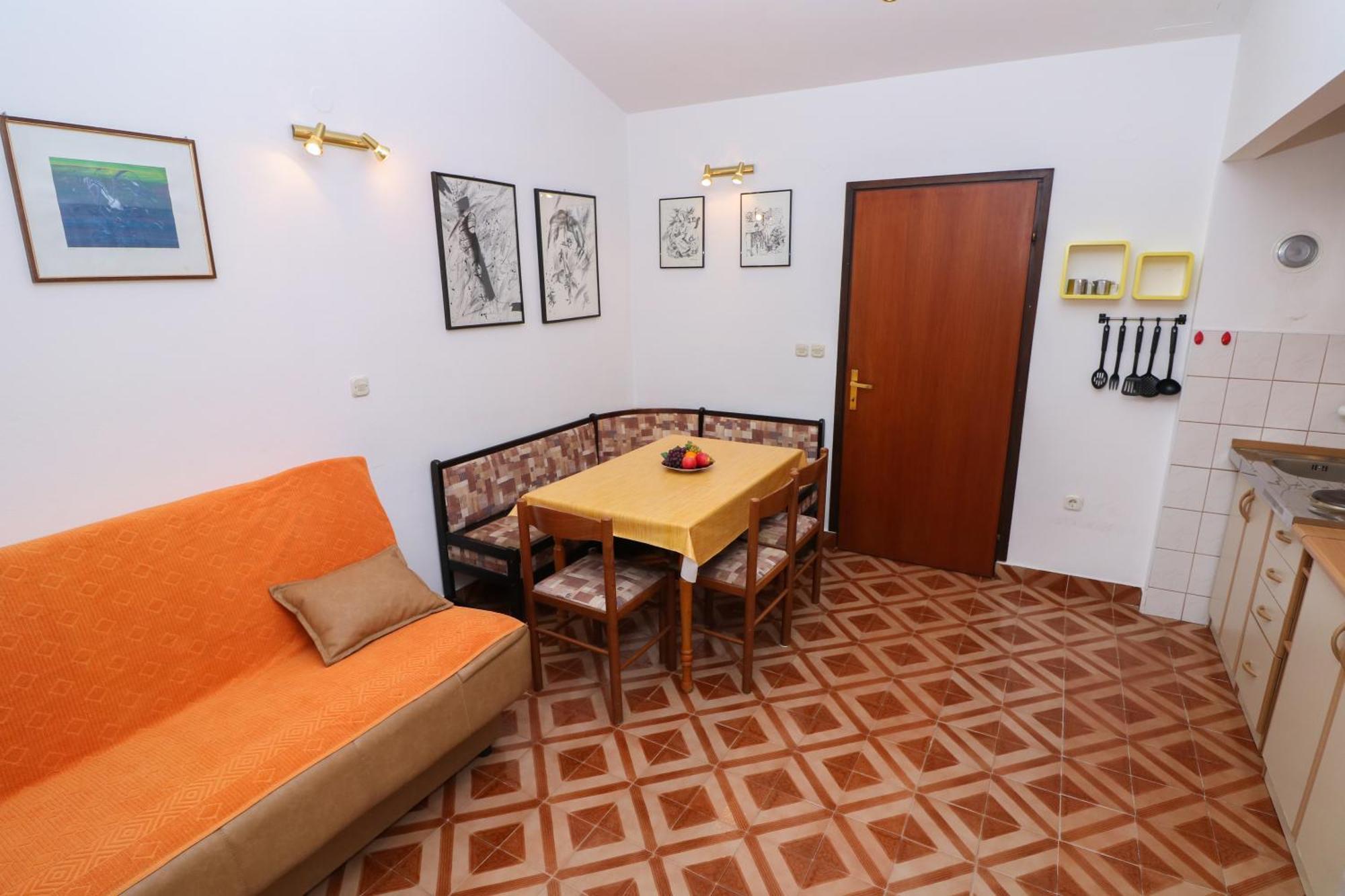 Polic With Terrace Apartment Baska (Krk)