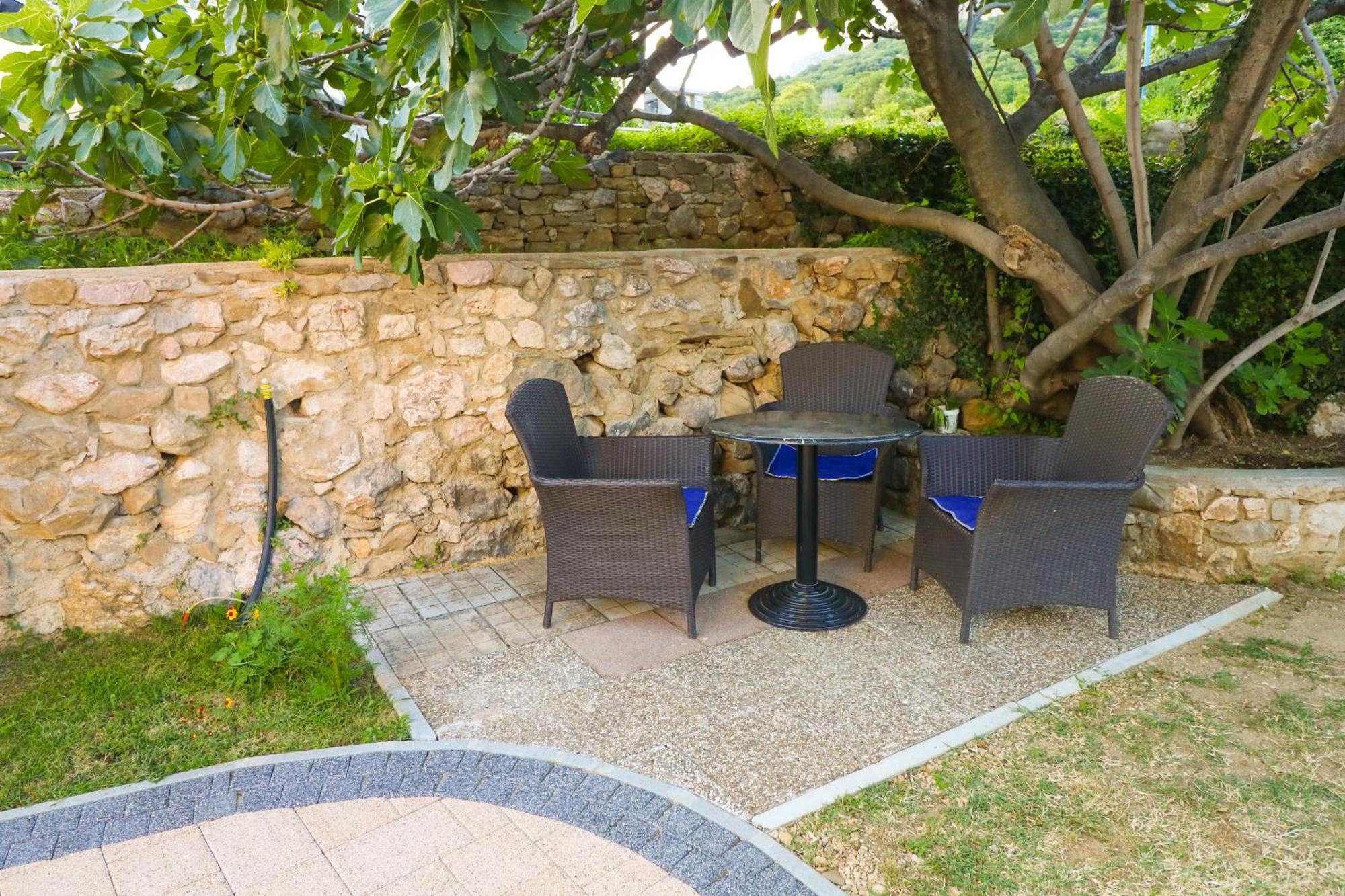 Apartment Polic With Terrace *