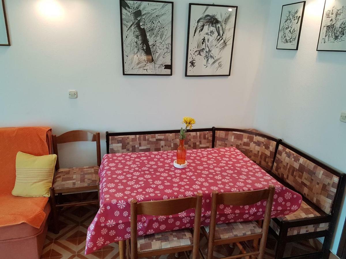Polic With Terrace Apartment Baska (Krk)