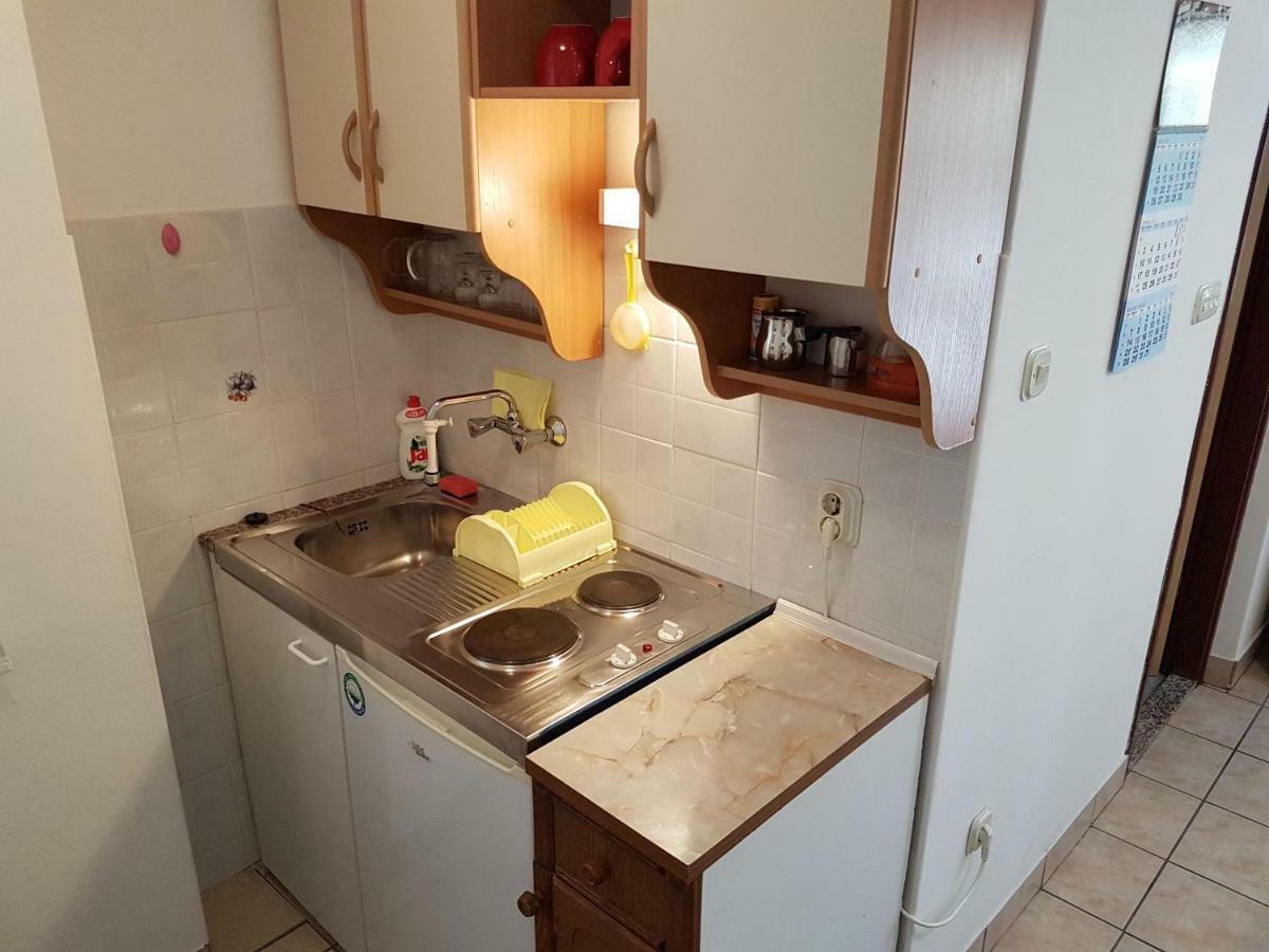 Polic With Terrace Apartment *