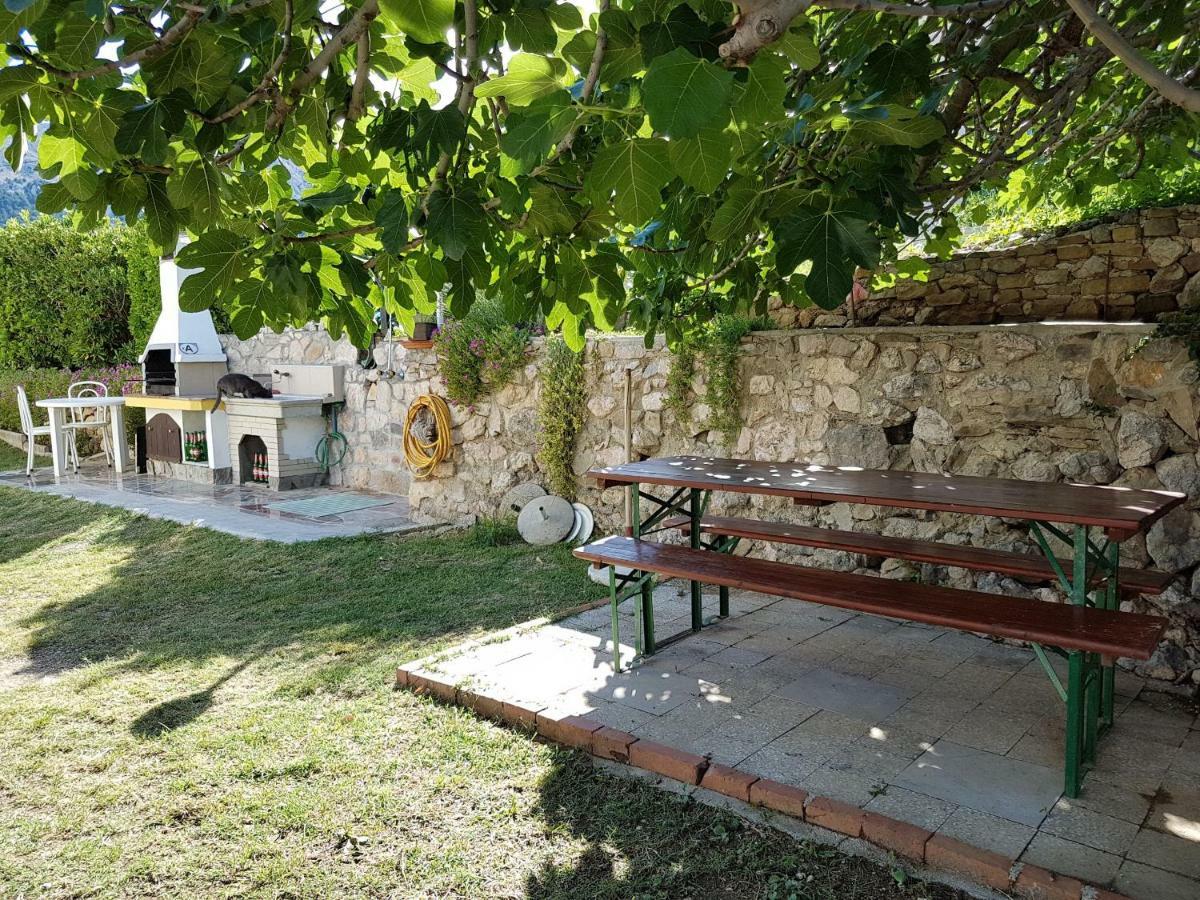 Polic With Terrace Apartmán